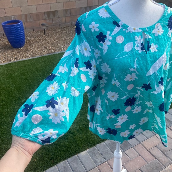 Beautiful Spring Blouse - Picture 3 of 9